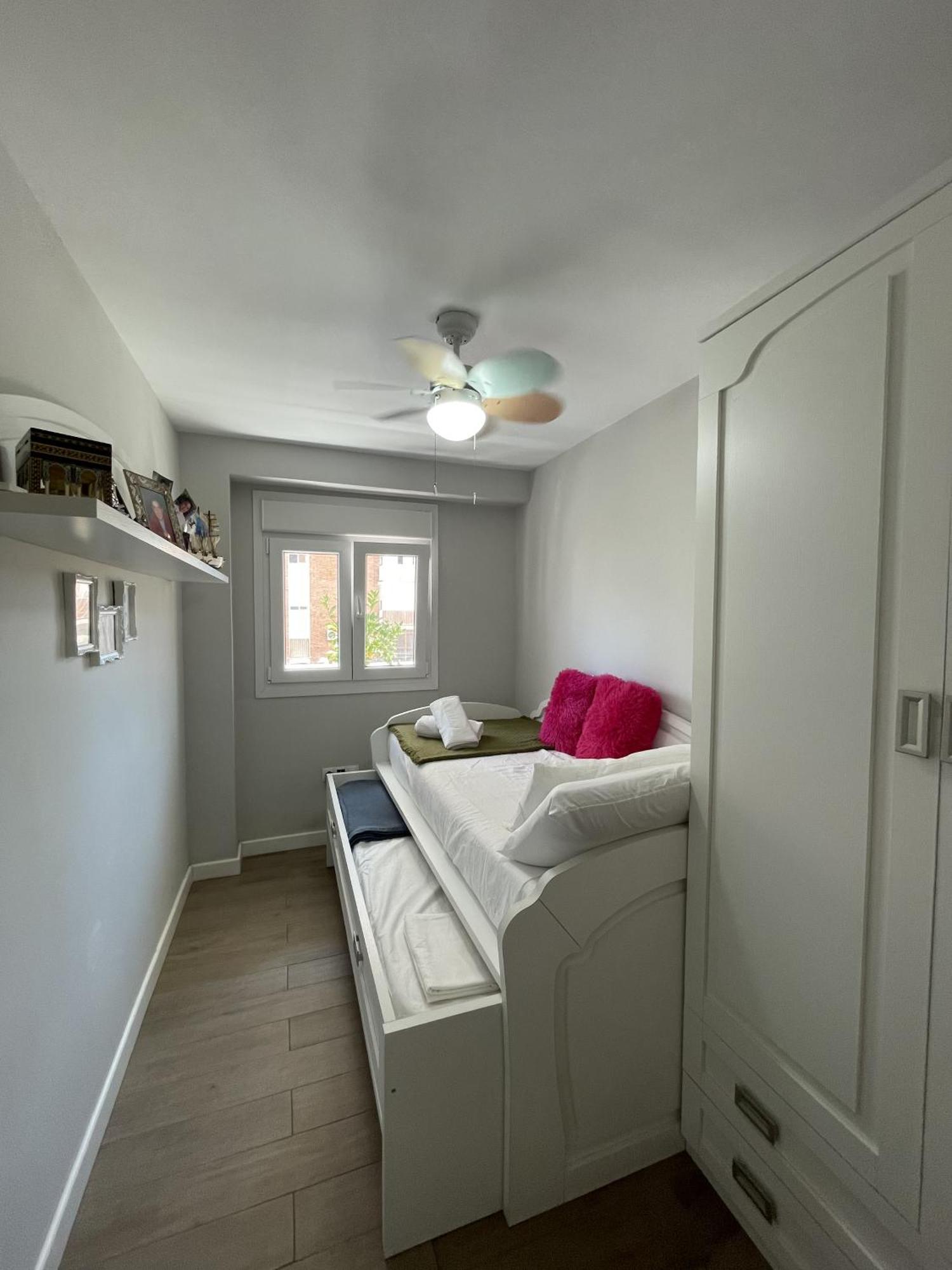 Cozy Room In Stylish Flat Just Steps From The Beach Cadice Esterno foto