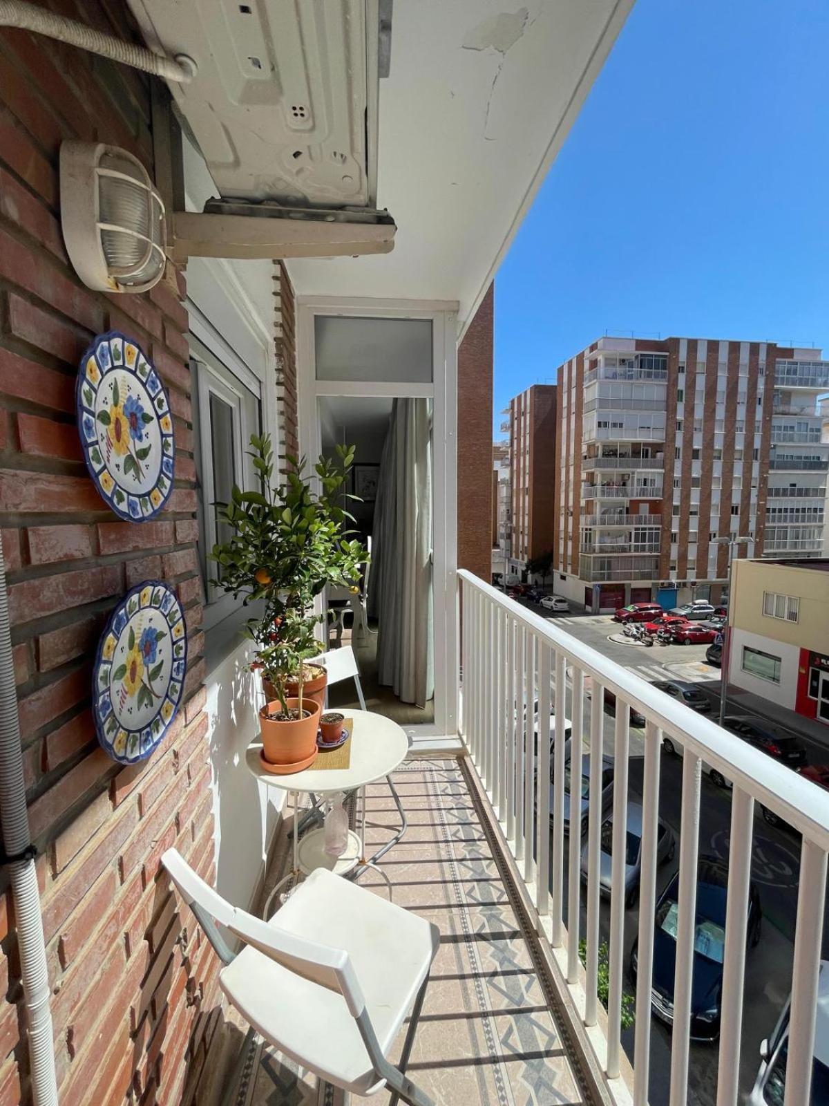 Cozy Room In Stylish Flat Just Steps From The Beach Cadice Esterno foto