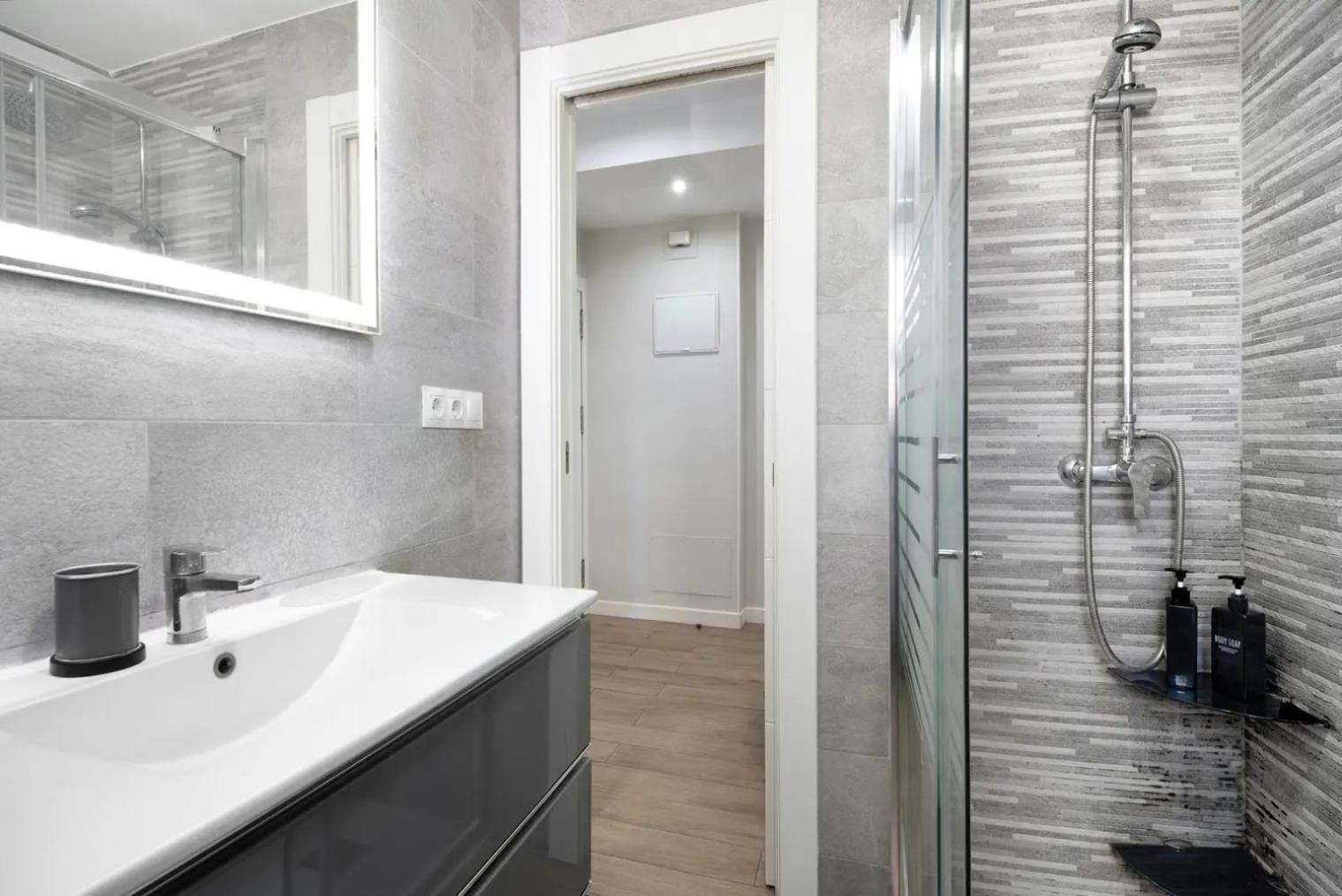 Cozy Room In Stylish Flat Just Steps From The Beach Cadice Esterno foto
