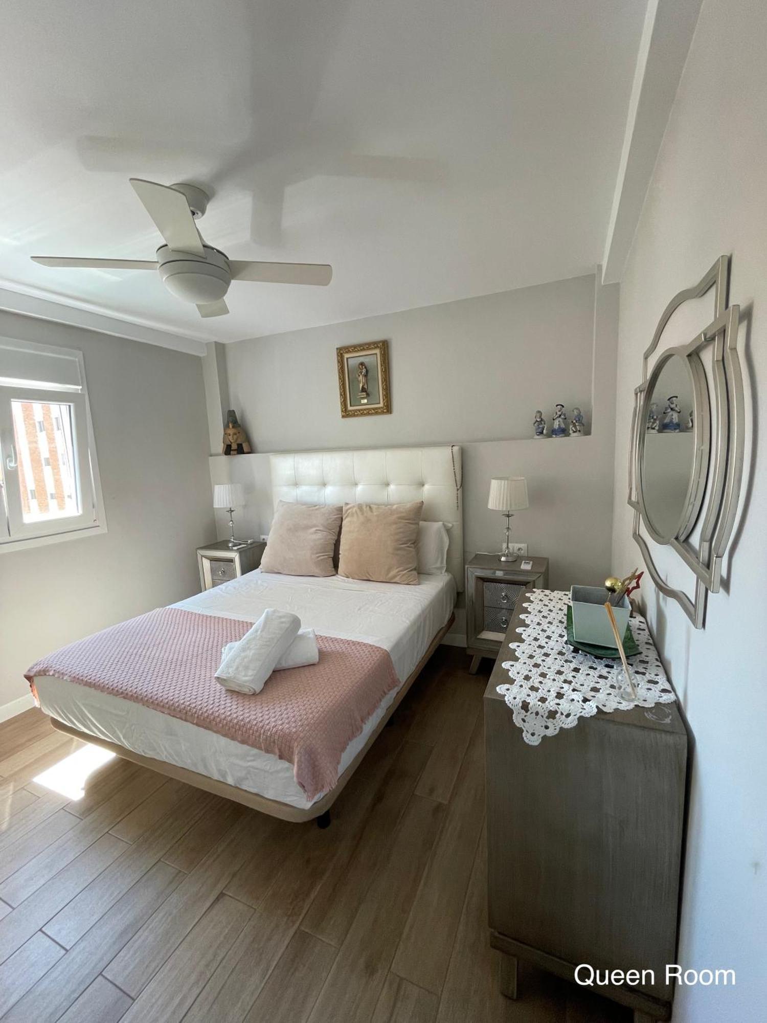 Cozy Room In Stylish Flat Just Steps From The Beach Cadice Esterno foto